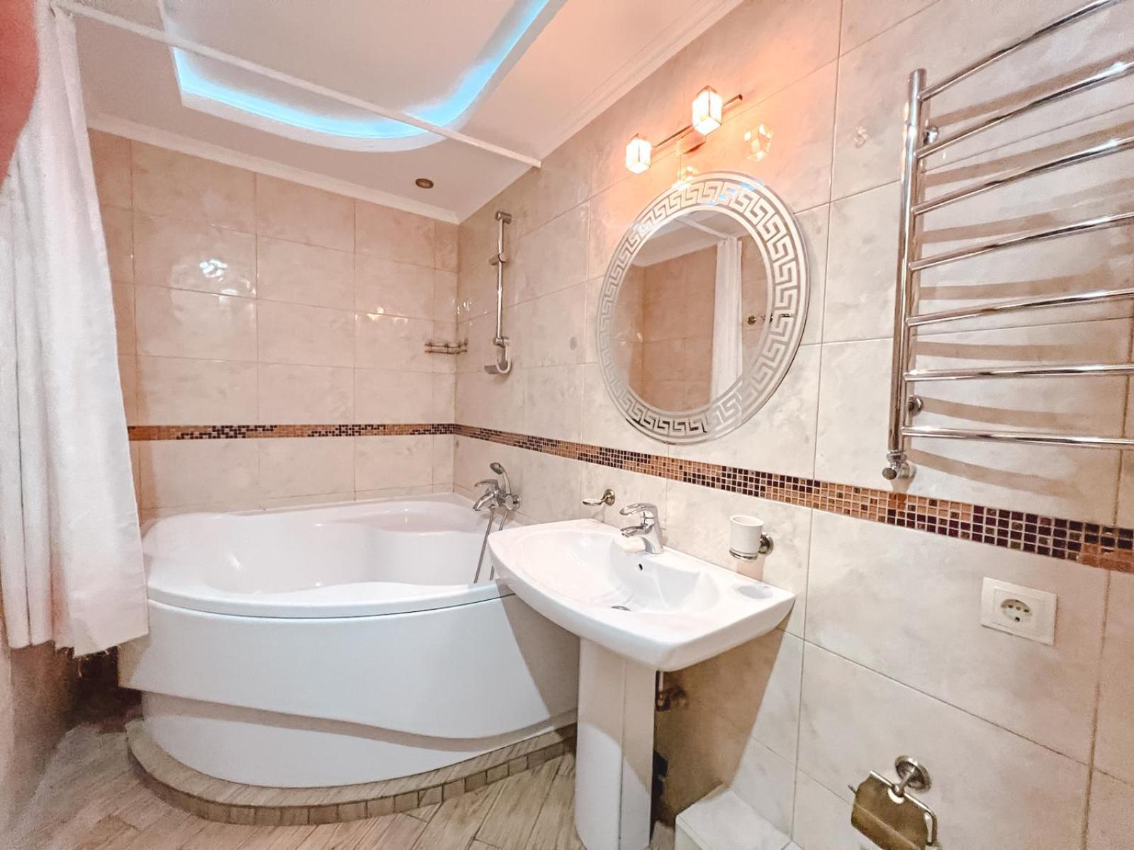 Apartments On Pechersk Kyiv Exterior photo